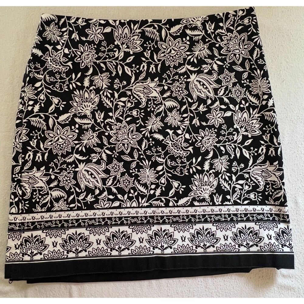 Talbots Black and White Floral Print Skirt Size 6